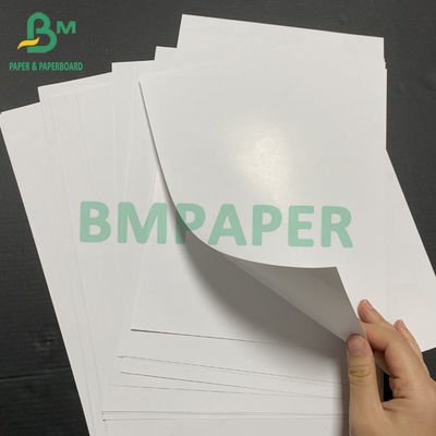 het Document van 150gsm 157gsm Chromocoat in Bladriem die 640 X 900mm 700 X 1000mm inpakken