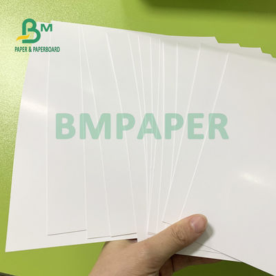 De dubbele Partijen bedekten Glanzend Dekkingsdocument 250gsm 300gsm 70cm X 100cm met een laag