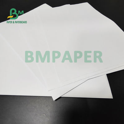 de Niet beklede Witte Woodfree Bankpost van 50gsm 55gsm voor Boek die 66 X 106cm drukken