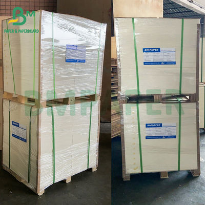 De Gebleekte Niet beklede Raad met twee kanten van de Houtpulp Absorberende Onderlegger voor glazen