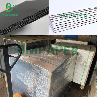 Zwart/wit gegolfd karton 3 lagen volgekleurd F fluitbord 700 mm x 1000 mm