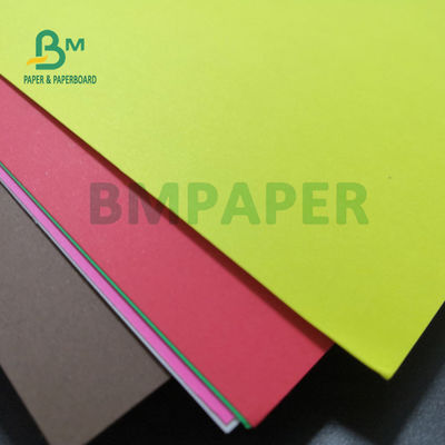 230 gm Meerdere gekleurde karton papier bindend deksel Hoge stijfheid 22 &quot;x 28&quot;