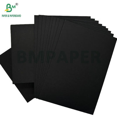 300 gm 400 gm Zwart kartonpapier voor wijndozen Geurloos 700 x 1000 mm