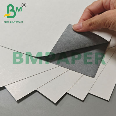 300 gr. Zwart kernafdruk, blanco reclame papier voor pokerkaarten.