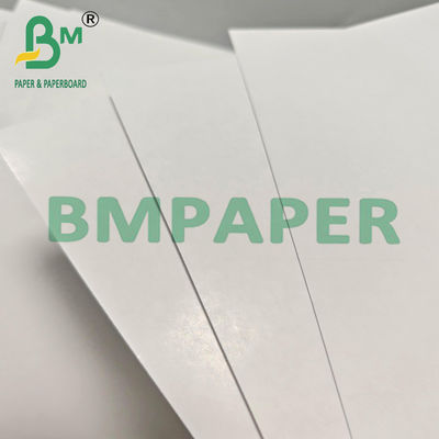 300 gr. Zwart kernafdruk, blanco reclame papier voor pokerkaarten.