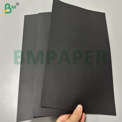 200 gram 250 gram Ongestreken Zwart Rood Gekleurd Kartonpapier Voor Verpakking Doos 61 X 86cm