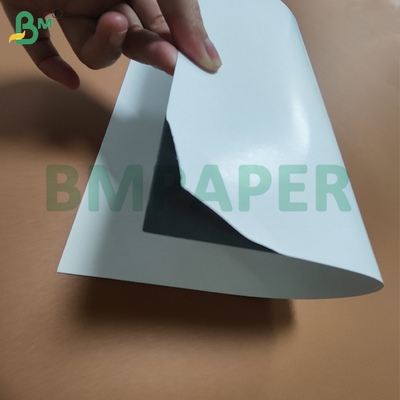 310 gm 320 gm Glanzend C2S Zwart kernpapier voor speelkaarten A3 A4 Hoogdrievoudig