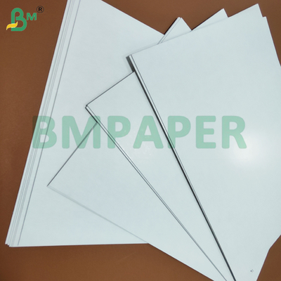310 gm 320 gm Glanzend C2S Zwart kernpapier voor speelkaarten A3 A4 Hoogdrievoudig