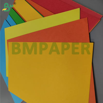180 gm 230 gm gekleurd bristol offset papier voor ambachtelijk gebruik 640 x 900 mm