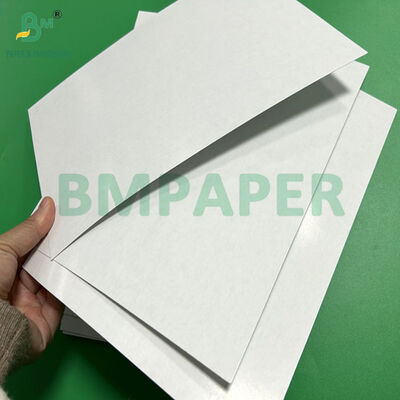 290 gm 320 x 450 mm glad oppervlak Zwarte kern TCG Cardstock Voor speelkaarten