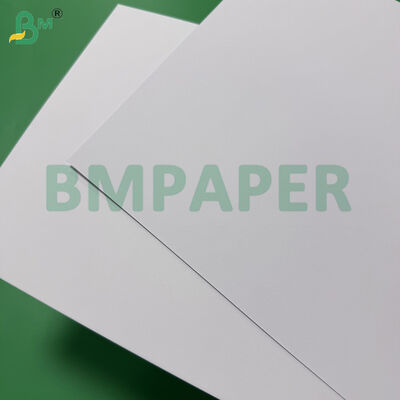 230 gm Bristol ongecoat papier voor het afdrukken van uitnodigingskaarten 787 mm X 1092 mm